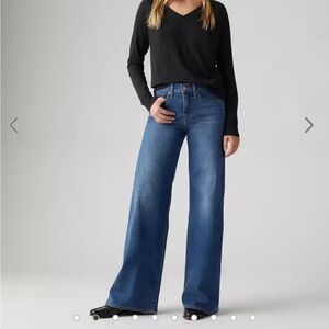 Levi’s 318 Women's Blue Wide-Leg Jeans